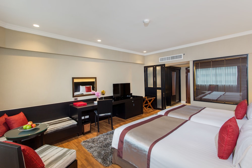 Deluxe Room, 2 Twin Beds, River View thumbnail 5