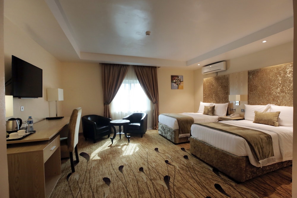 Deluxe Twin Room, Multiple Beds photo 2