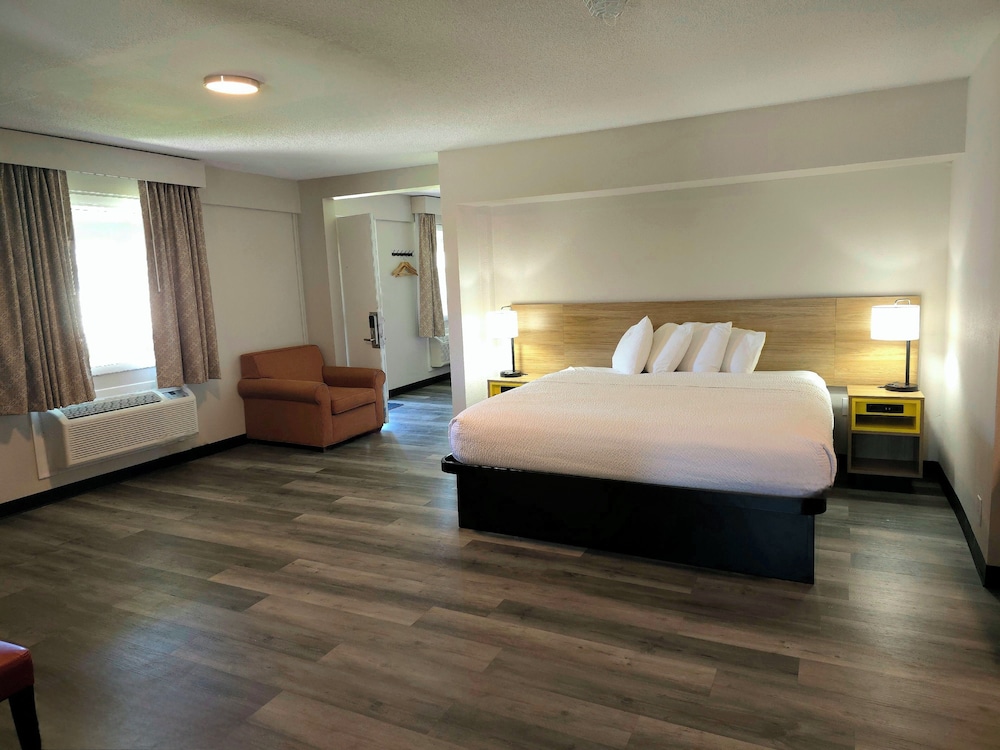 Suite, Multiple Beds, Non Smoking (Lighthouse Suite) - Photo 4