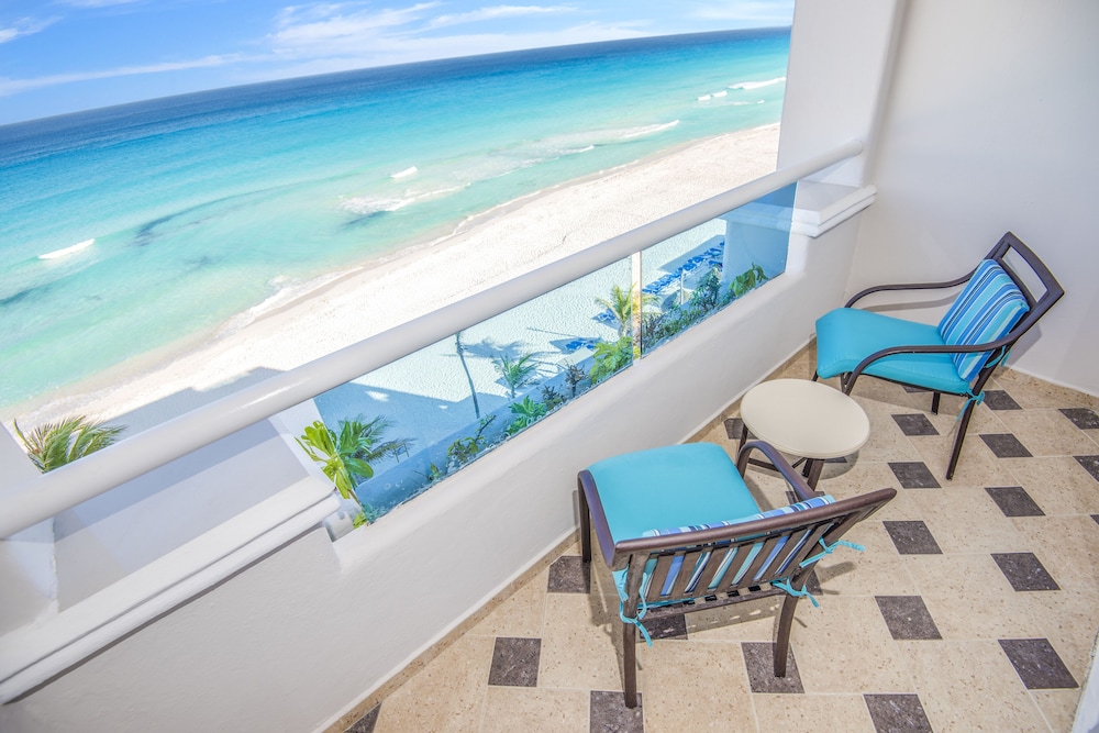 Junior Suite Ocean Front Double photo 2