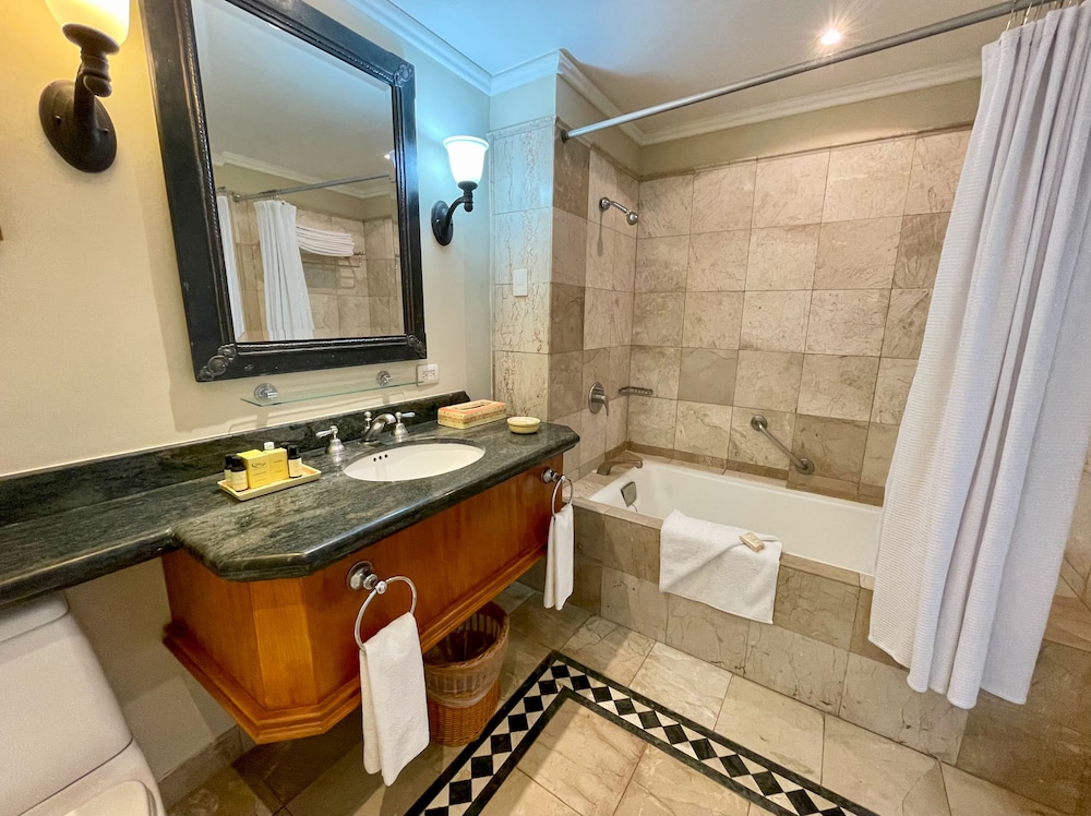 Junior Suite, 1 King Bed, Ocean View - Photo 6