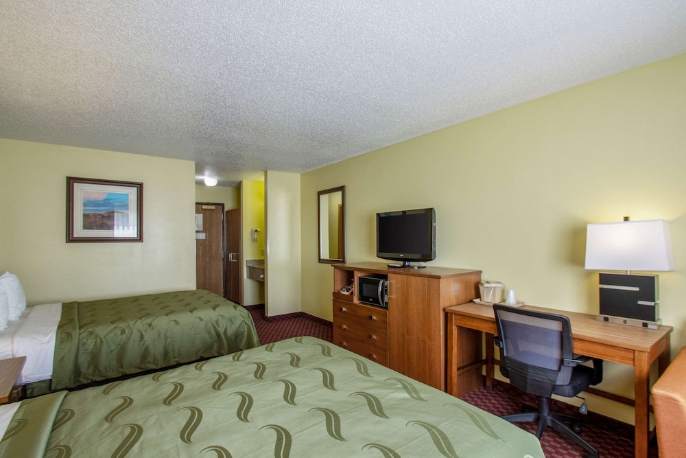 Standard Room, 2 Queen Beds, Non Smoking photo 2