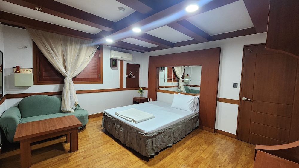 Deluxe Twin Room, City View photo 2