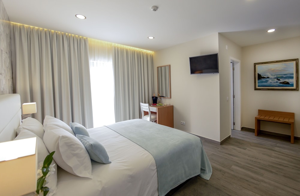 Superior Double or Twin Room, Balcony, Pool View (9) photo 3