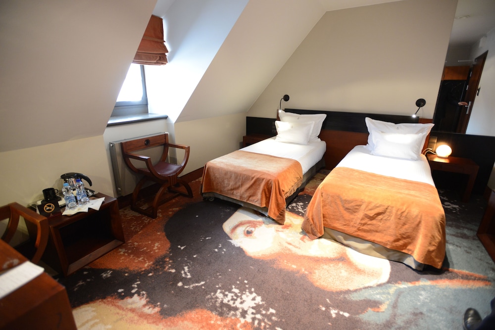 Standard Double Room (Gothic) - Photo 4
