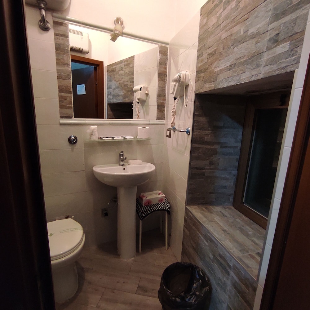 Basic Triple Room, 1 Bedroom - Photo 6