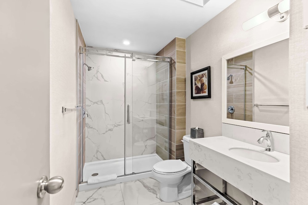 Suite, 1 King Bed with Sofa bed, Non Smoking, Refrigerator (with Sofabed) - Photo 3