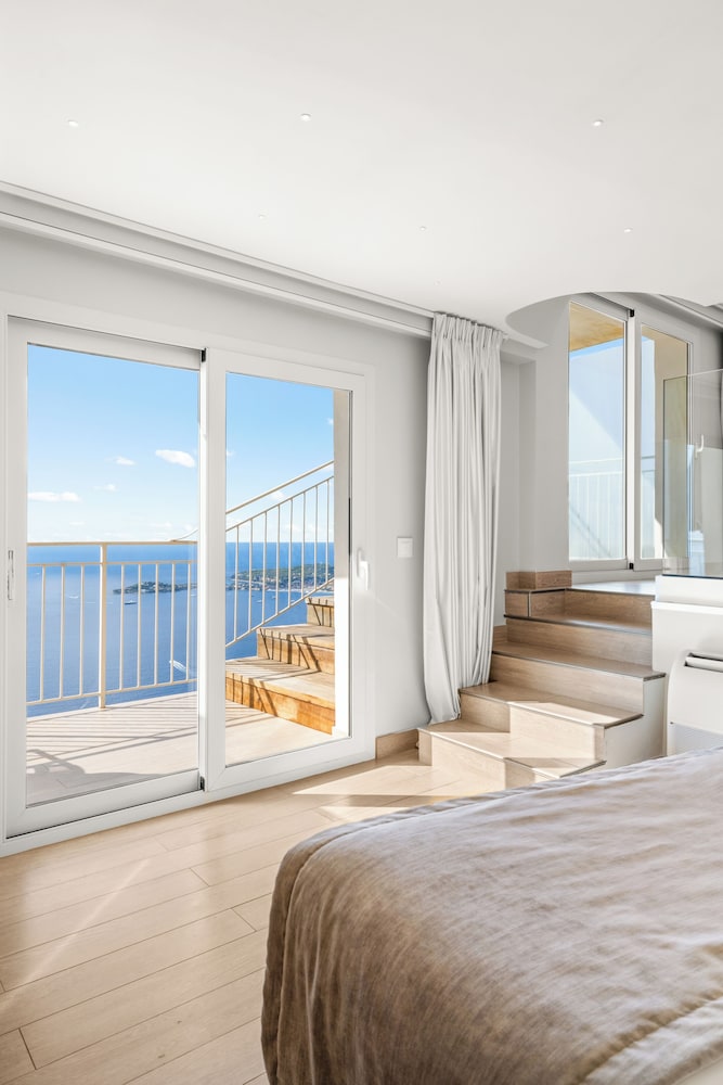 Executive Suite - Photo 9