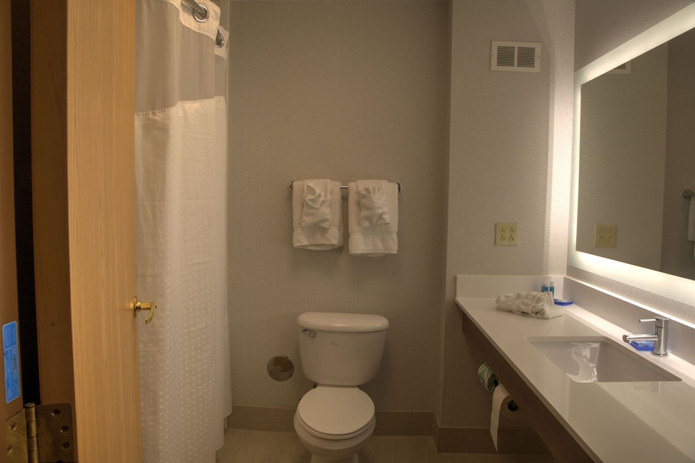 2 queen bed accessible with tub - Photo 3