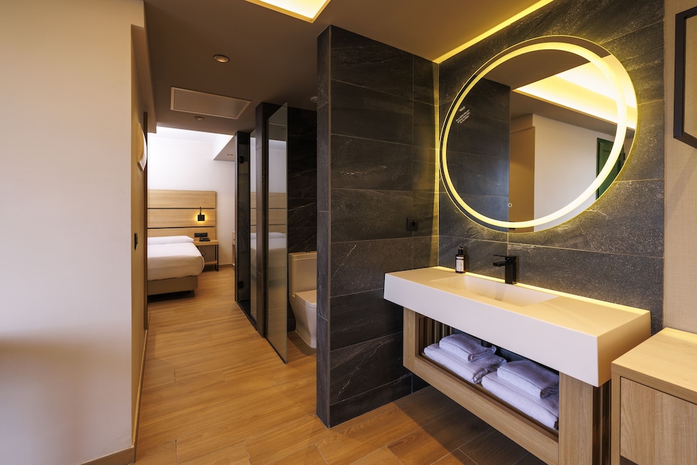 Standard Triple Room (2 adults and 1 child)