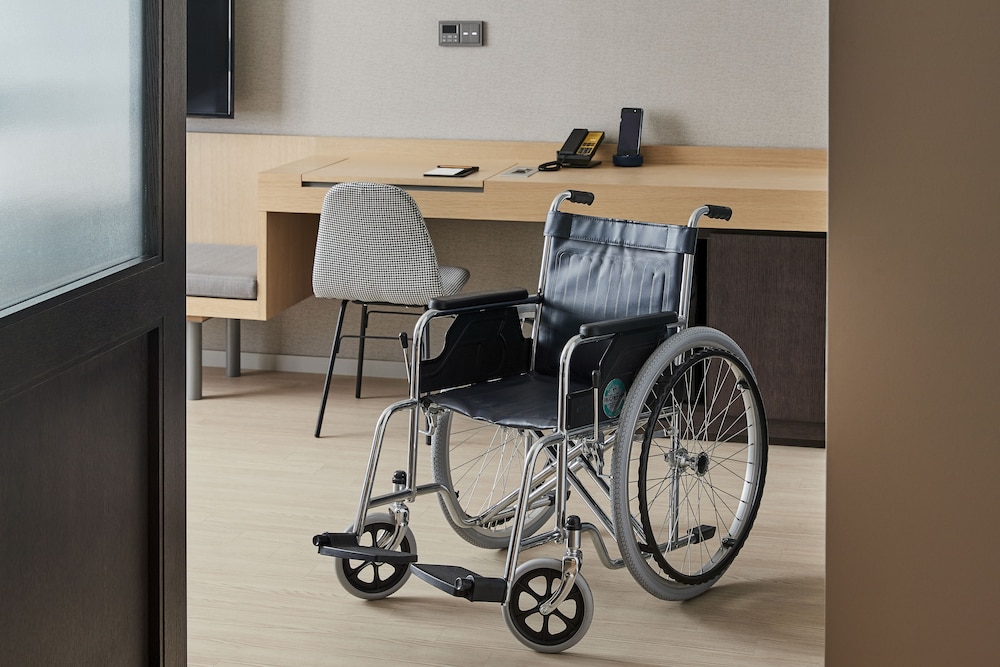 Room, Accessible photo 2