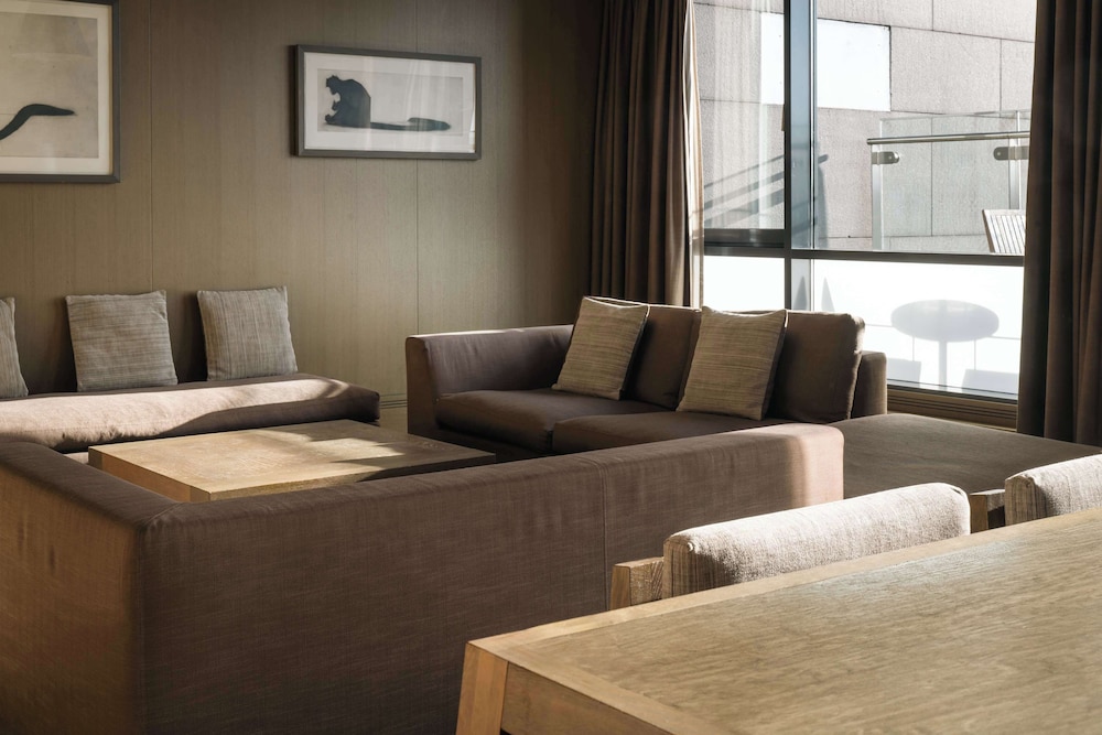 Suite, Balcony
