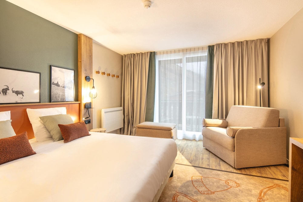 Quadruple Room with Mountain View photo 3