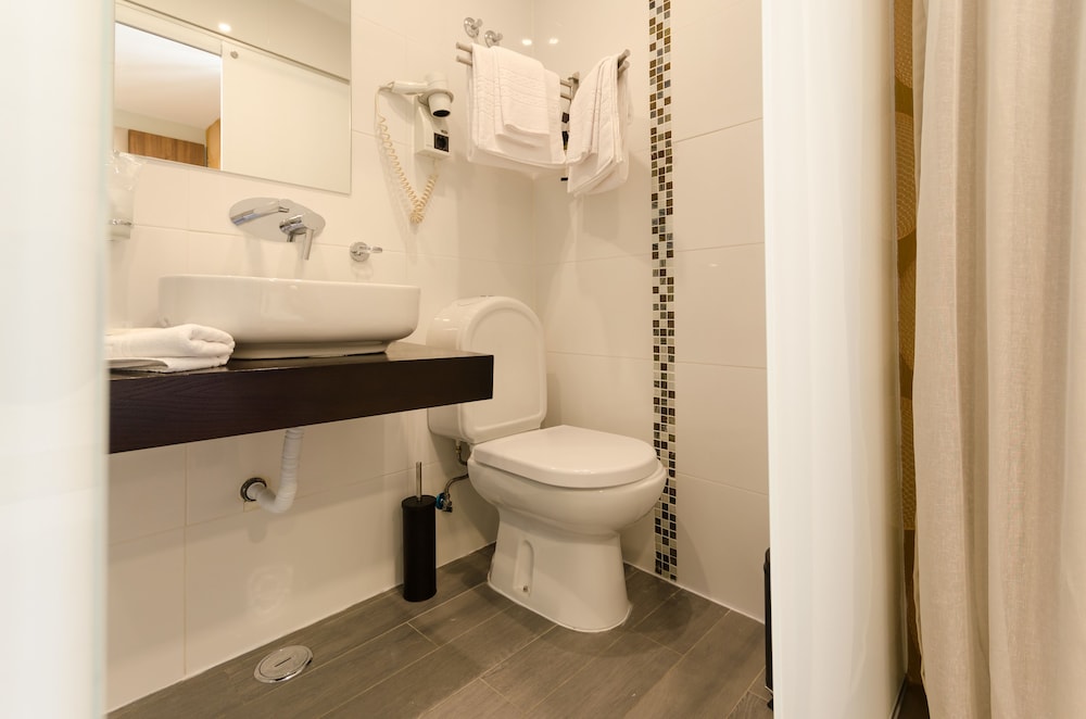 Double Room - Photo 7
