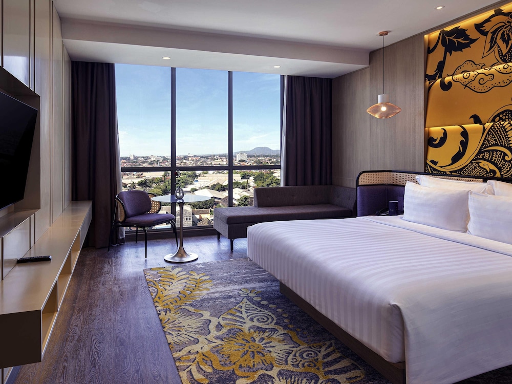 Executive Room, 1 King Bed, Mountain View - Photo 1