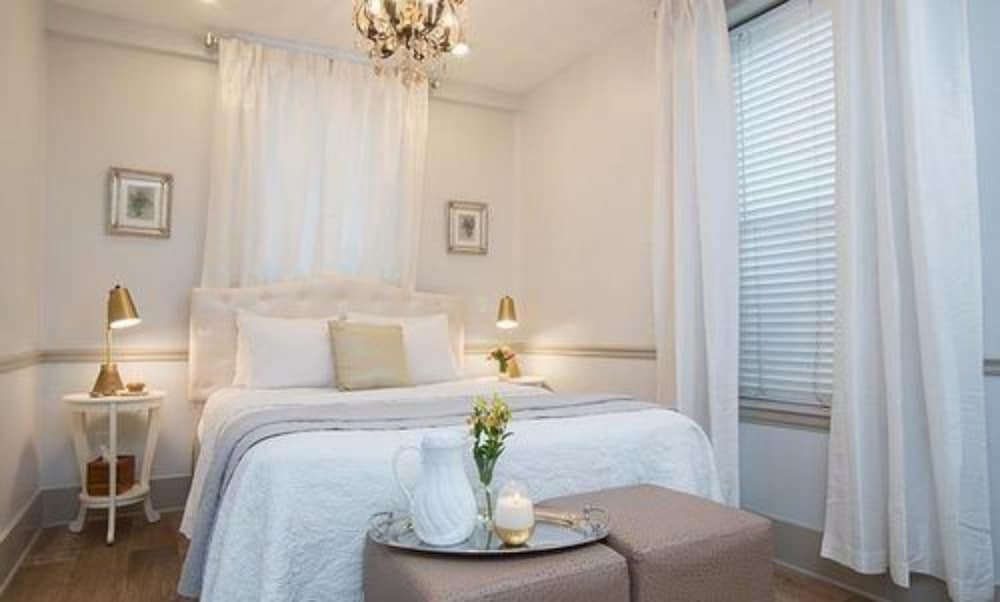 Room (11 Coquina Suite)