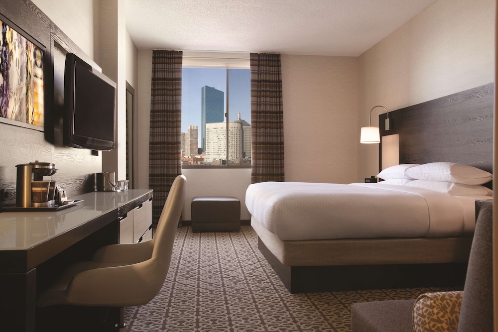 Room, City View - Photo 3