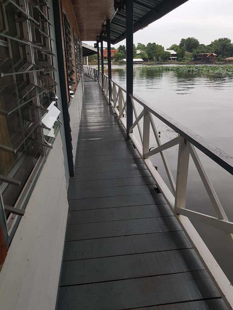 Raft Room with Fan photo 2