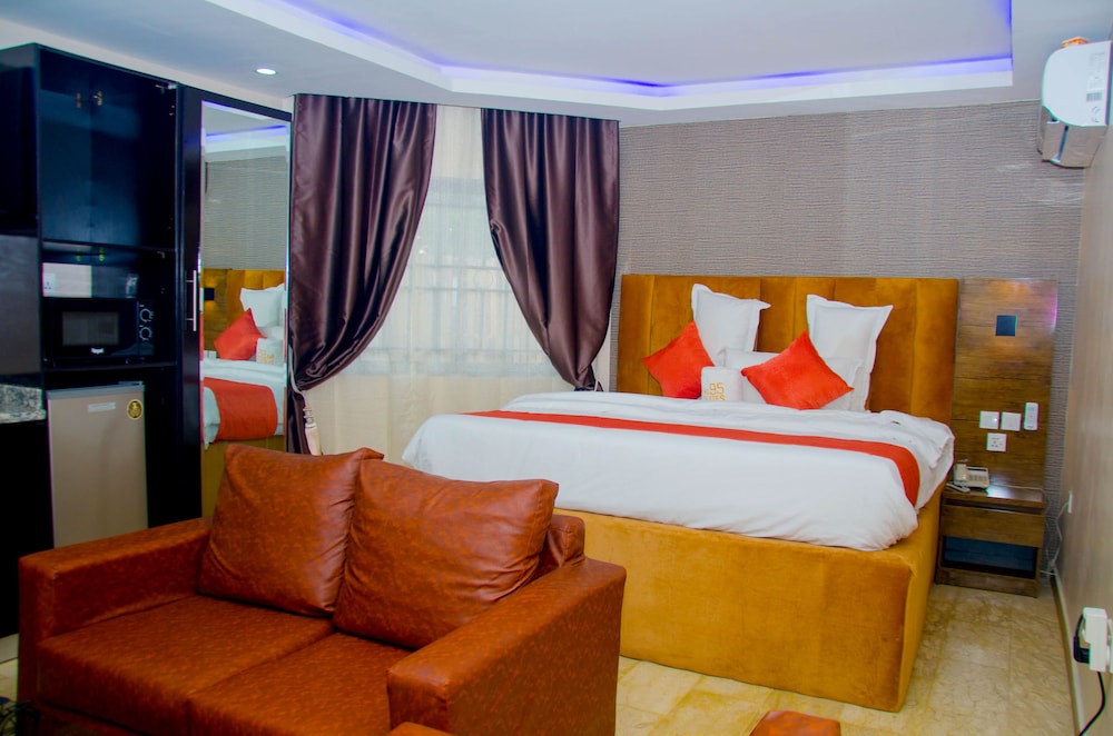 Luxury Studio Suite photo 2