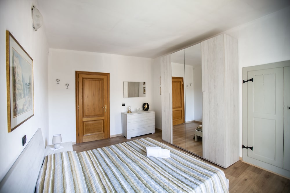Traditional Apartment photo 3