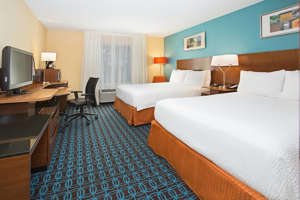 Room, 2 Queen Beds (Mobility/Hearing Accessible, Tub) - Photo 1