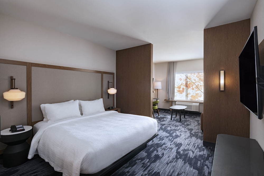 Suite, 1 King Bed with Sofa bed (Hearing Accessible)