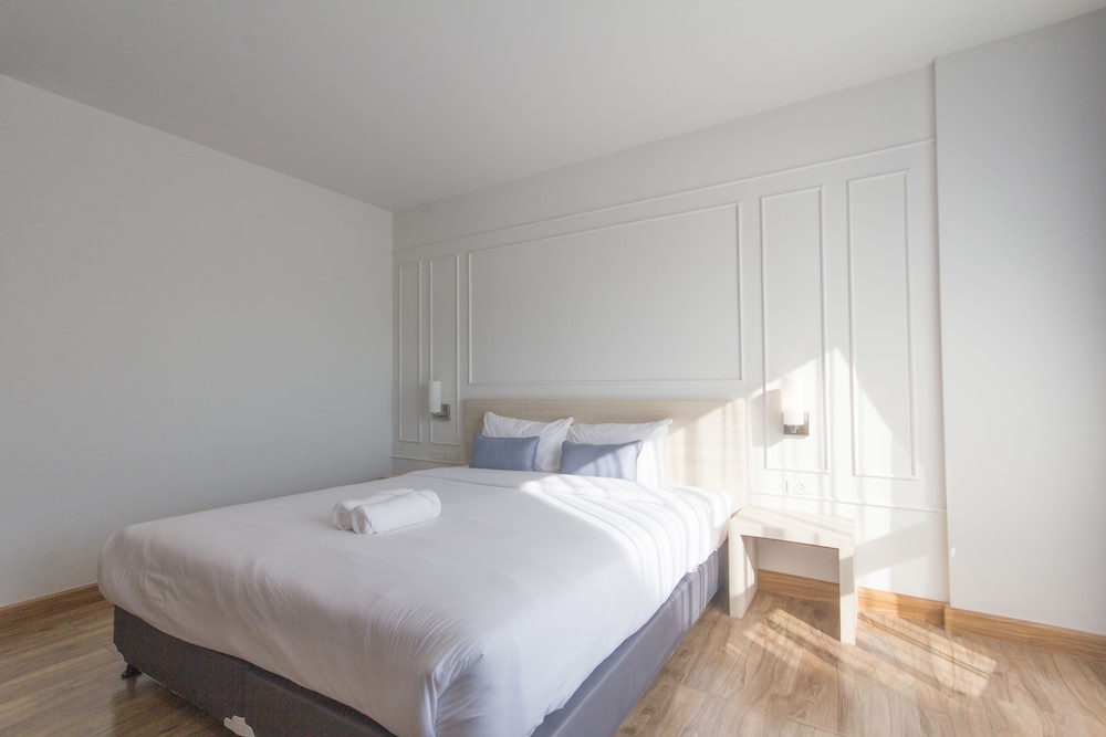 Superior Room, 1 King Bed - Photo 4