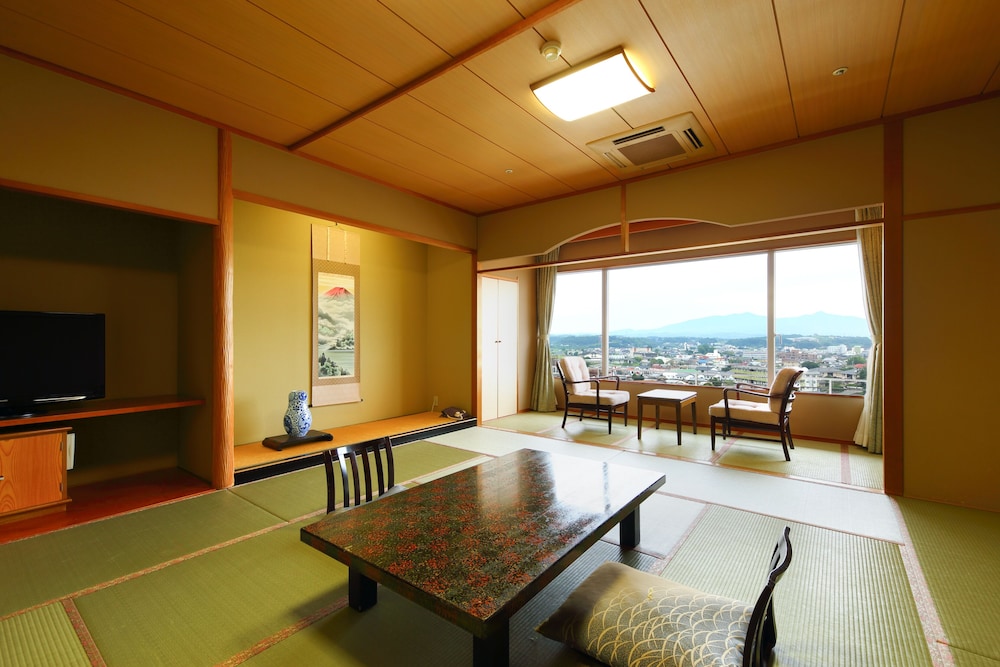 Japanese Style Room for 6 Guests, Smoking