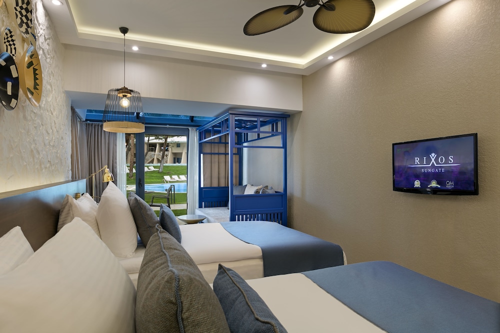 Family Suite, 1 King Bed, Terrace photo 3