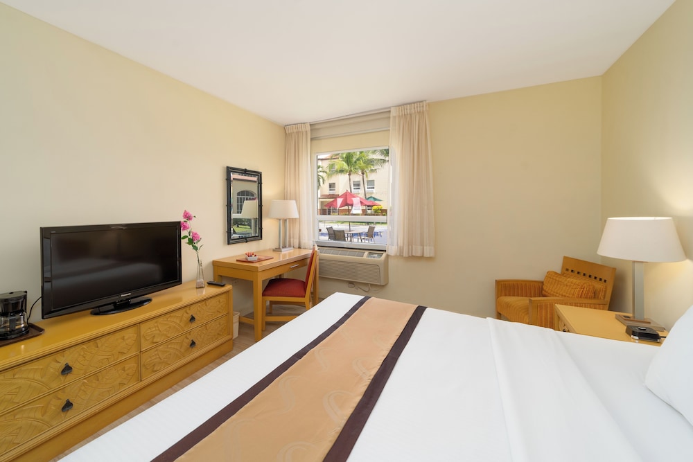 Standard Room, 1 King Bed, Non Smoking - Photo 7