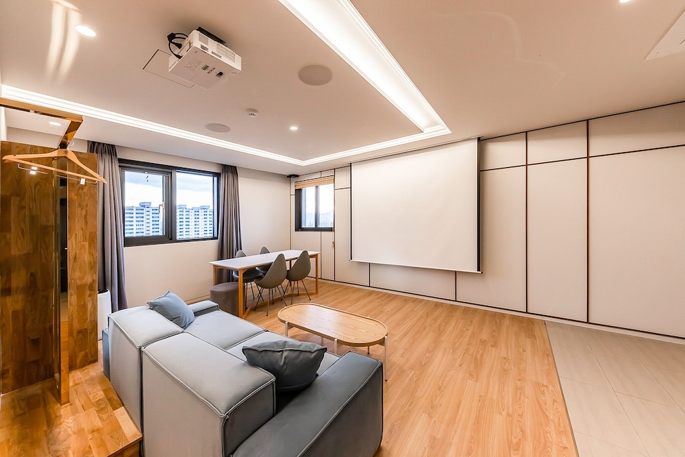 Grand Studio Suite - Photo 4
