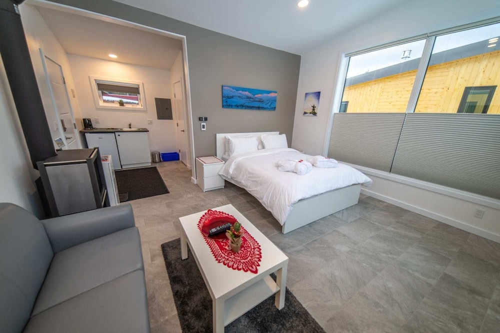 Deluxe Chalet, 1 Queen Bed, Garden Area photo 1