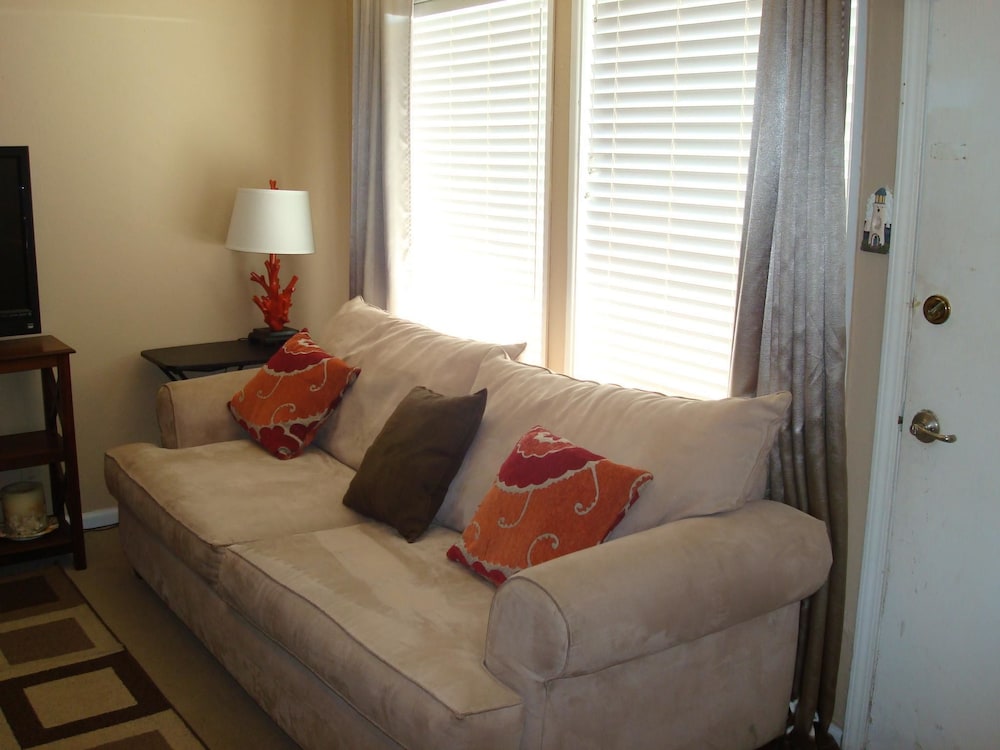 Condo, 2 Bedrooms