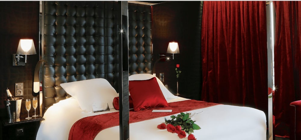 Premium Black Room