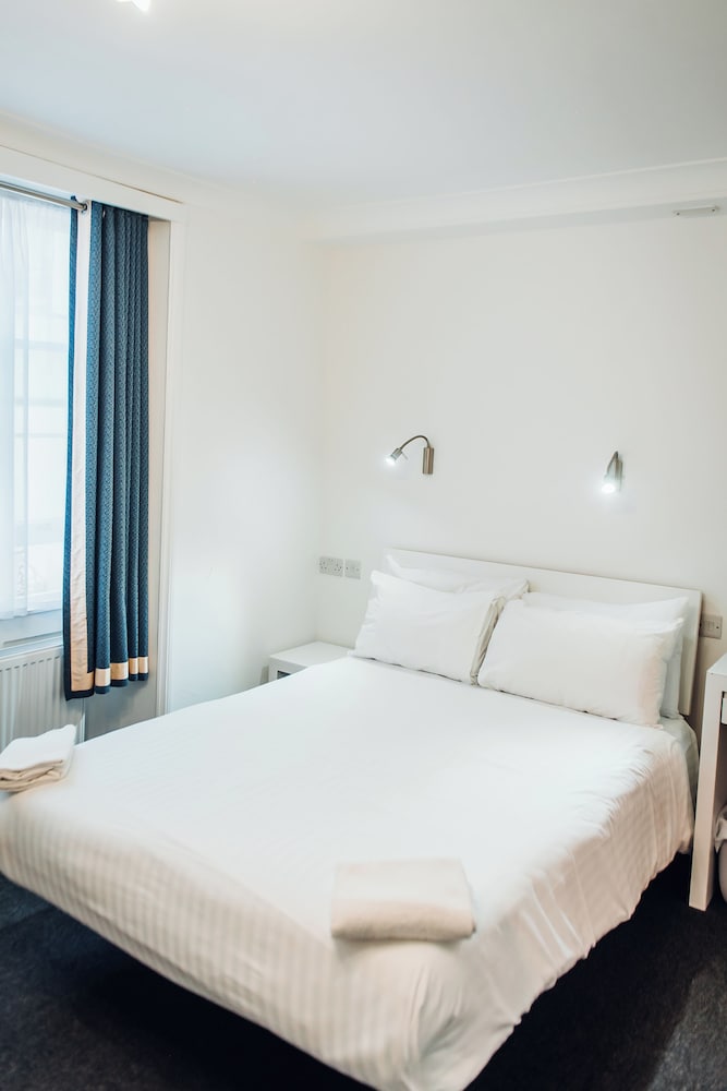 Quadruple Room, Ensuite photo 3