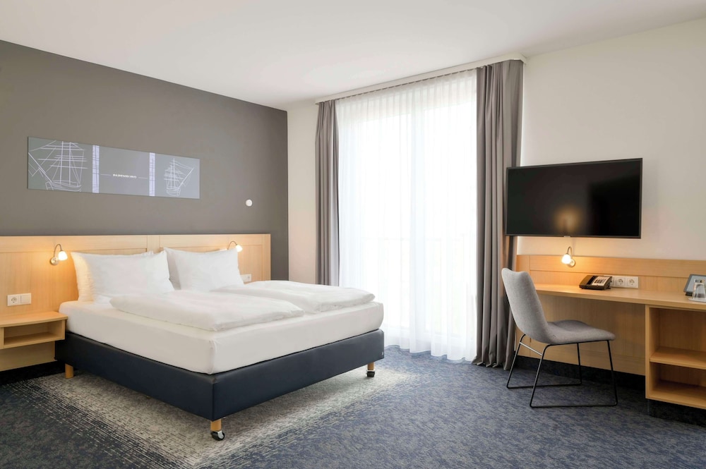 Standard Room, 1 Queen Bed (2nd Floor) - Photo 2