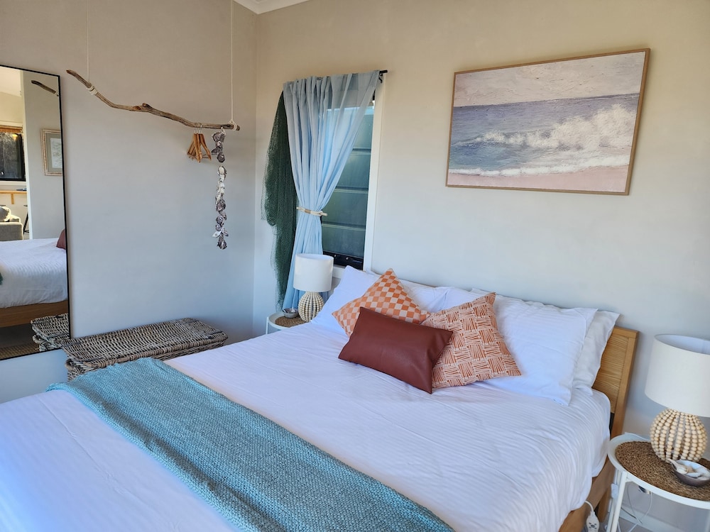 Panoramic Studio, 1 Queen Bed, Ocean View, Sea Facing (Adrift #1) photo 2