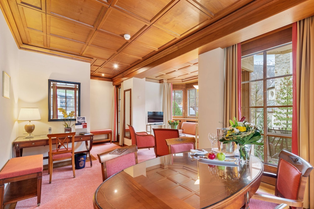 Suite, 1 Bedroom, Corner (Matterhorn View) - Photo 4