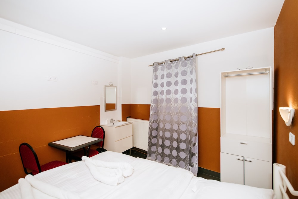 Standard Double Room, Shared Bathroom photo 2
