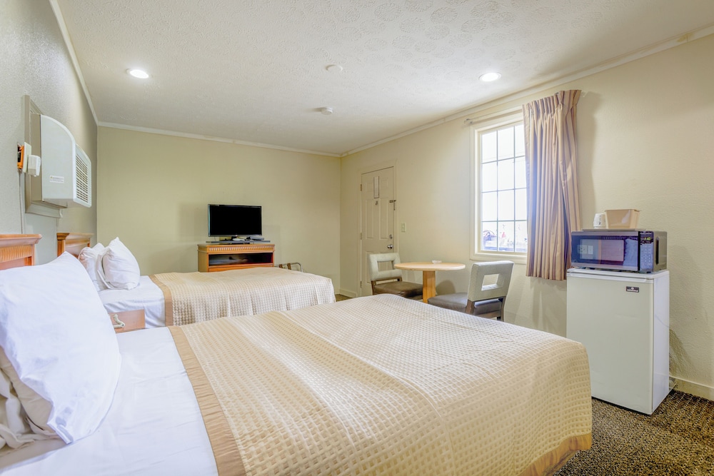 Deluxe Room, 2 Double Beds, Smoking photo 2
