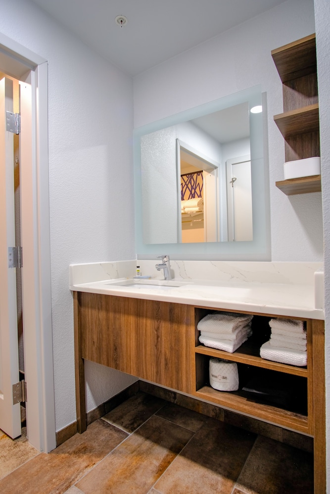 Suite, 1 Bedroom, Kitchen photo 3