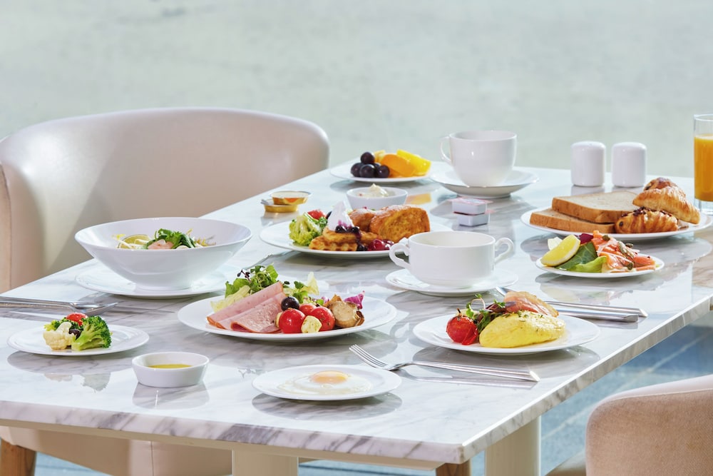 [Morning PKG] Deluxe Suite(Ocean/1Double+1Single) - Blue Kitchen Breakfast Buffet for 2