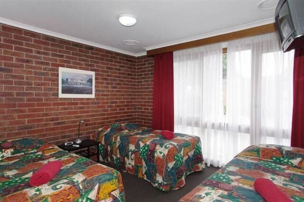 Small Family Room photo 1