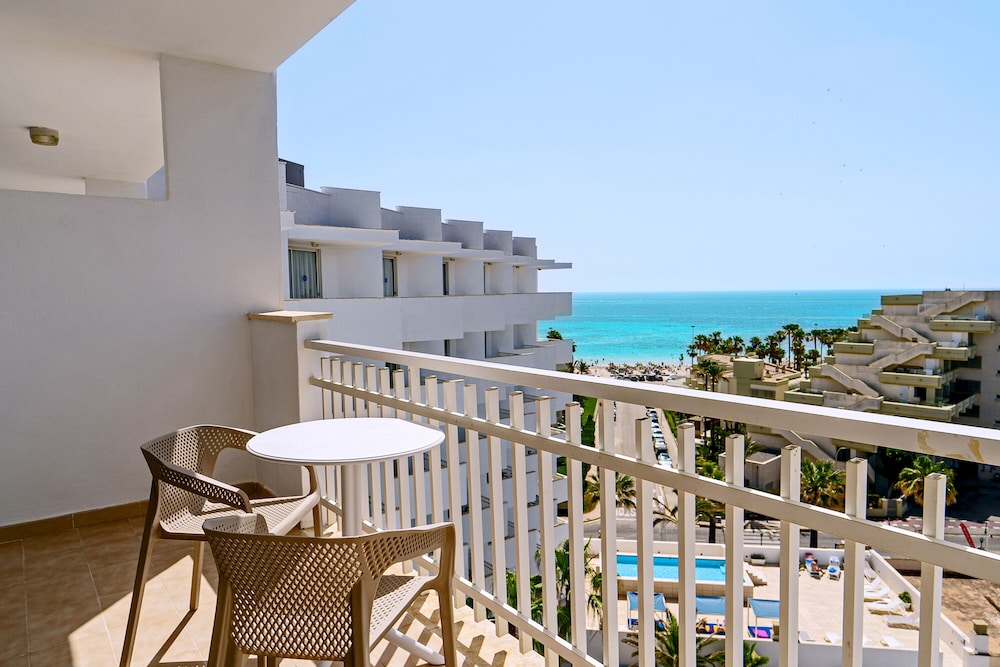 Deluxe Suite, Partial Sea View