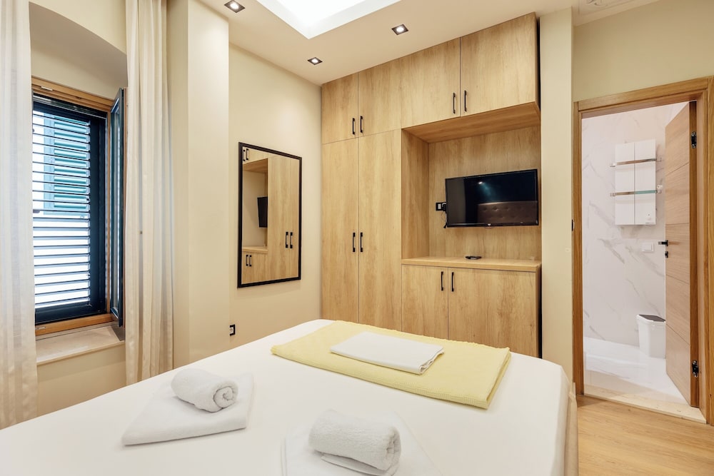 Deluxe Double Room - Photo 1