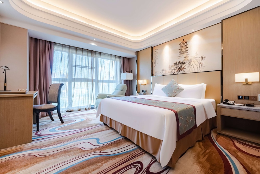 Deluxe Room, 1 King Bed, Non Smoking photo 1