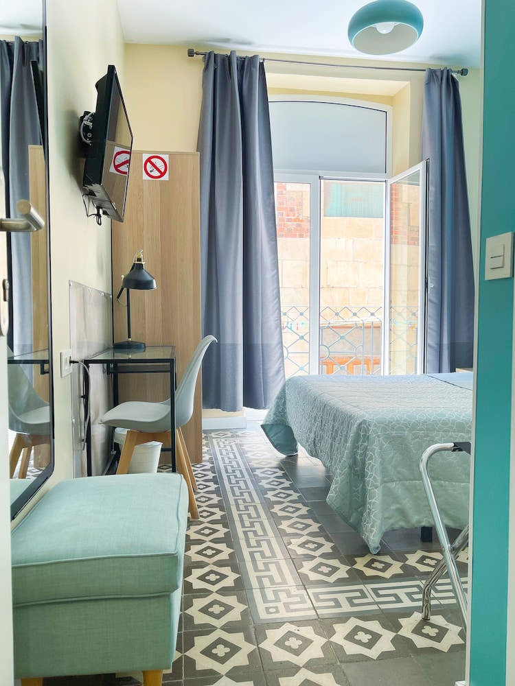 Classic Double Room, Private Bathroom photo 3