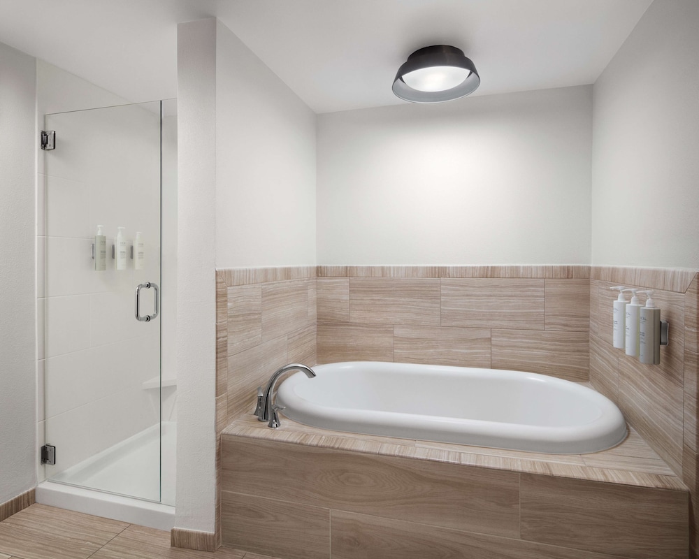 Suite, 2 Queen Beds, Accessible - Photo 5