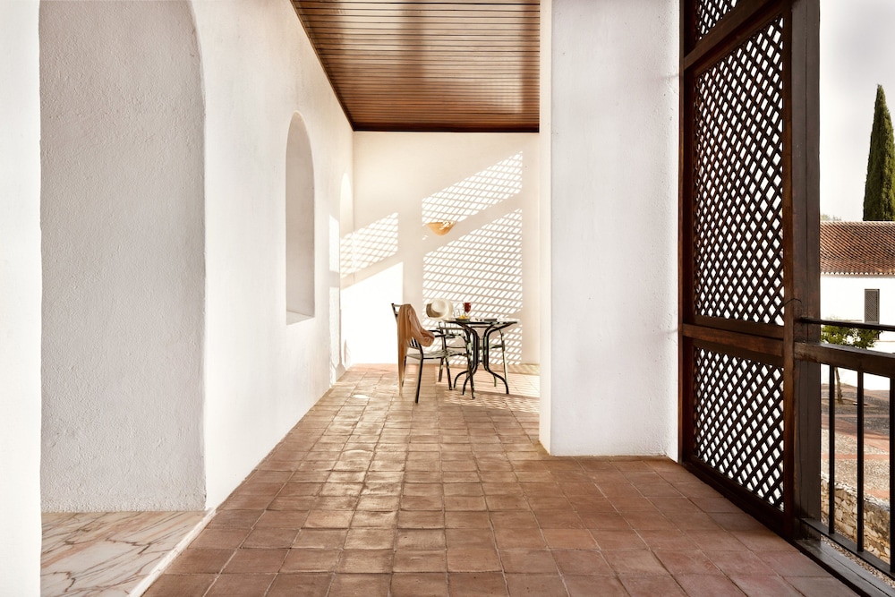 Family Room - Photo 4