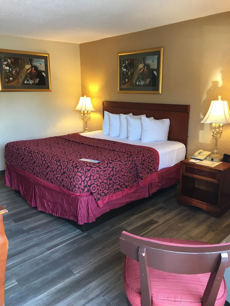 Standard Room, 1 King Bed